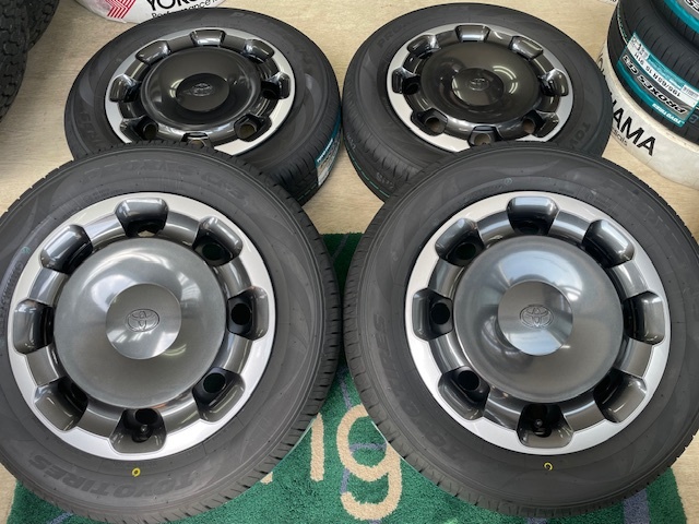 タイヤ交換におすすめ!!シエンタ純正スチール！ホイールキャップ付！新品タイヤ 2025年製造!TOYO プロクセスCF3 185/65R15付◆10系シエンタ